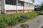 У Києві чоловік випав із вікна та загинув на місці: сусіди розповіли деталі трагедії