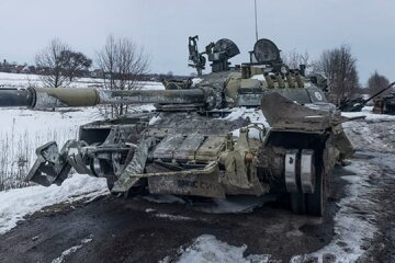 РФ кинула під Сватове розгромлену на Харківщині танкову армію – розвідка Британії