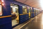 У Києві під потяг потрапив зачепер
