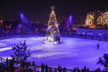 У Києві відкрився перший новорічний каток