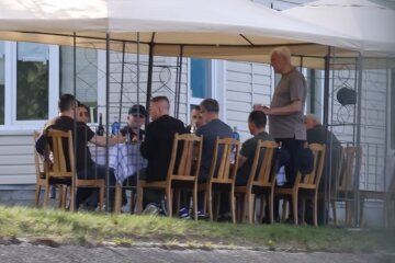 У КМДА заявили, що "алко-застілля" чиновників Кличка на День жалоби було "робочою зустріччю"