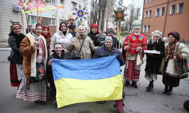 Столичні колядники завітали до поранених військовослужбовців МВС, що проходять реабілітацію в Києві