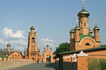 Співають про Росію під носом у СБУ: Шокуюче розслідування про нелегальну школу в Голосієво