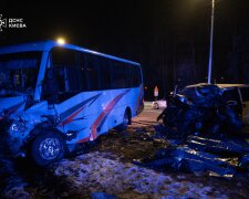 На столичному шосе зіткнулись автобус та мінівен - є загиблі