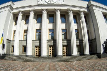 Опублікували останні передвиборчі рейтинги. Хто пройде в Раду