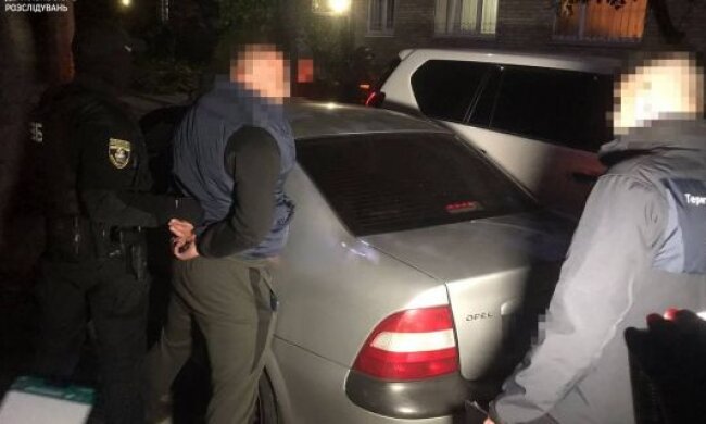 На Київщині поліцейський за гроші відпустив підозрюваного – ДБР