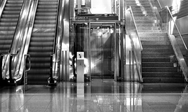 На станції "Академмістечко" зя`вляться ліфти замість непрацюючих ескалаторів