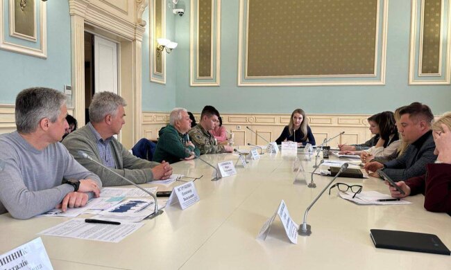 Комфортний Київ для всіх: у столиці відновлять понад 1500 елементів тактильної навігації