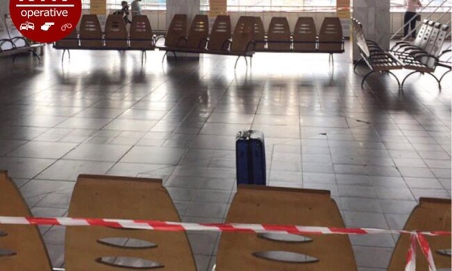 Вибухівка? На столичному вокзалі через самотню валізу викликали спецслужбу