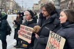 Відомий шоумен Дантес і його дівчина у центрі Києва взяли участь у мітингу з родичами полонених захисників
