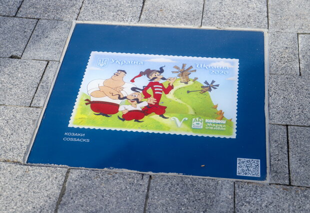 На Поштовій площі відкрили Алею марок