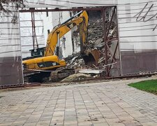 Рашисти поновили розбір завалів маріупольського драмтеатру, – Андрющенко