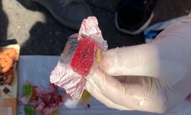 Передавав секретну інформацію у цукерках: офіцера СБУ викрили на держзраді