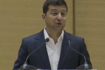 Зеленський відкрив конференцію жартом про IPhone