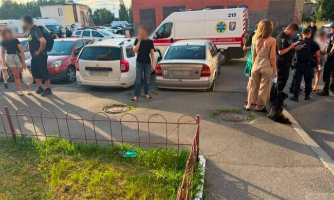 У Києві 19-річний студент влаштував ножовий напад: один із постраждалих перебуває в комі