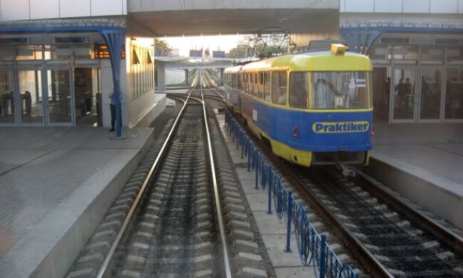 На Борщагівці заблокували швидкісний трамвай