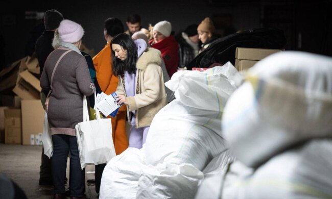 Зігріти вразливих: 45 тисяч українців вже отримали «пакунки тепла»