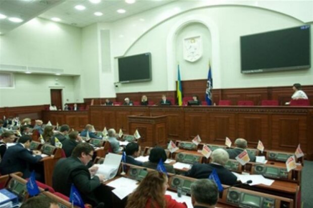 Зеленая тень: конфликт в Общественной бюджетной комиссии Киева не утихает (видео)