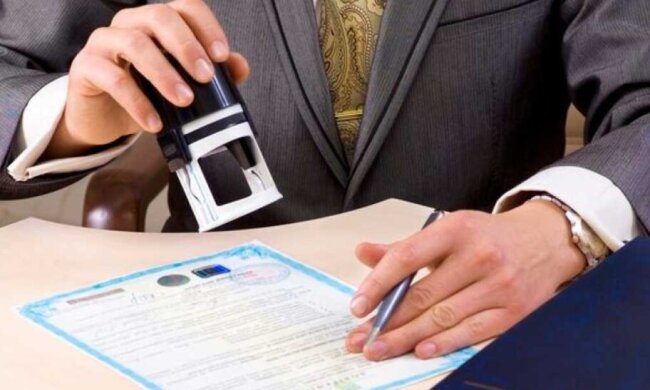 У Києві судитимуть чоловіка за масове підроблення COVID-тестів