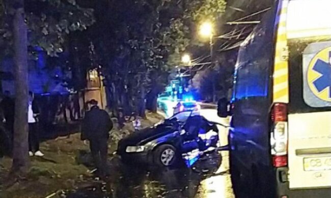 Зіткнулися з деревом: у ДТП загинули 4 підлітки