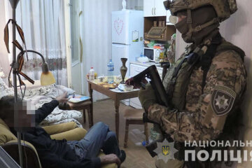 Літній киянин вліз у вікно дев’ятого поверху і захопив жінку в заручниці