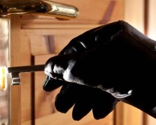 У Києві банда підстерегла та обікрала пенсіонерку на 750 тисяч грн!