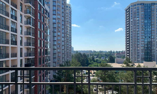 У квартирі елітного будинку під Києвом знайшли повішеним іноземця