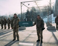 Артерії фронту в металі: у центрі Києва відкрили артінсталяцію «Дорога життя»