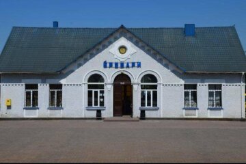 13-річну дівчину вразило струмом на даху вагона у Броварах: вона піднялася на потяг