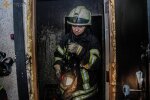 У Києві вночі спалахнула смертельна пожежа у багатоповерховому будинку (відео)