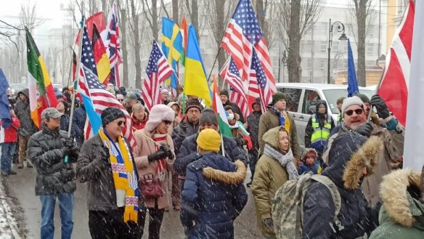 Іноземці провели в Києві акцію на підтримку України (відео)