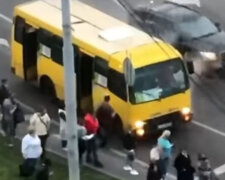 Київська маршрутка задимілася на ходу (відео)
