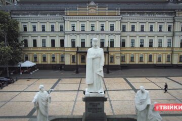 До Дня Києва пам’ятники столиці заспівали відомий романс (відео)