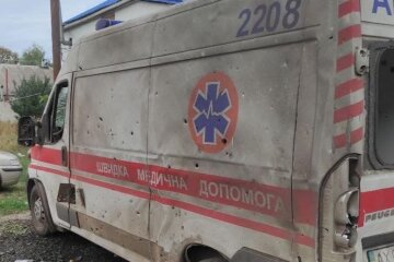 У Харківській області окупанти обстріляли автомобілі швидкої допомоги