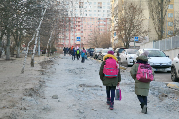 У Солом’янському районі облаштують перший у столиці «теплий» тротуар