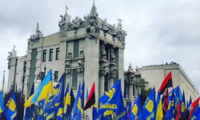 “Україна понад усе!” – націоналісти пікетували Офіс президента