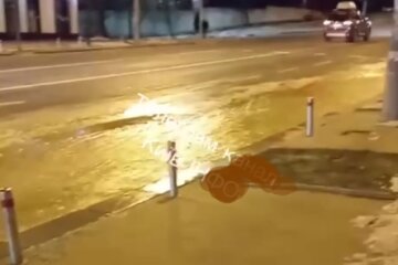 Київські комунальники локалізували витік води на вулиці Великій Васильківській