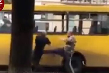 на Подолі побились водії маршрутки та трамваю