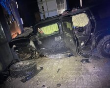 На Київщині Hummer врізався у будинок — водій був п'яним, є постраждалі