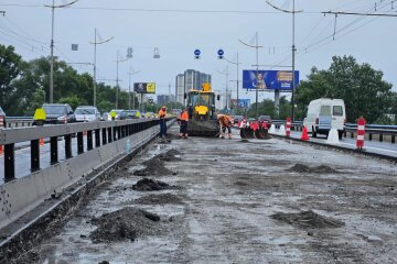 Кличко вирішив виправдатись за поганий стан мостів тим, що його дискредитує центральна влада