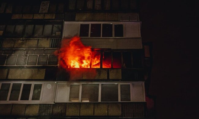 У Києві чоловік вистрибнув із 7 поверху, рятуючись від вогню