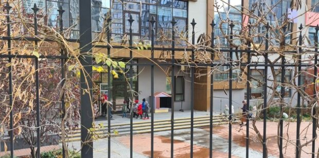 Кілька приватних шкіл у Києві порушують карантин: на керівництво подадуть в суд
