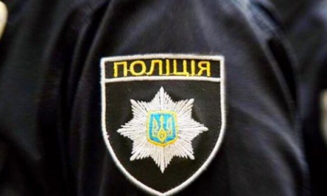 У Києві на зупинці поранили ножем чоловіка