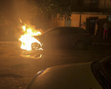 В Киеве на Позняках сгорел Opel