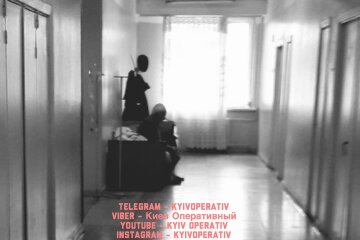 У Києві дідусь випав з вікна