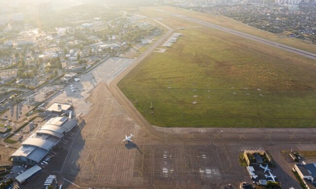 Як відпочивали літаки: завтра відновлюють рейси з аеропорту «Київ»