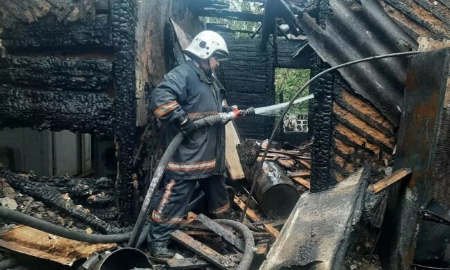 У Фастівському районі Київщини пожежа намагалась зруйнувати житловий будинок