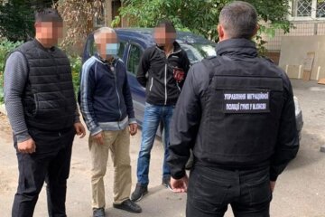 На ринках «Троєщина» та «Юність» затримали нелегалів