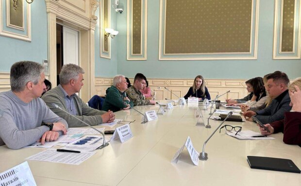 Комфортний Київ для всіх: у столиці відновлять понад 1500 елементів тактильної навігації