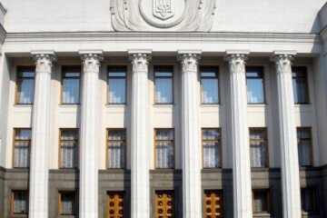 З регламентом і пішки: нардепи-“слуги” вперше прийшли в Раду